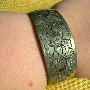 Vintage KIRK Pewter Engraved DAISY Cuff Bracelet 900-4 Month Of April Flower